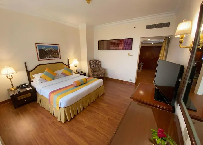 The Everest Hotel 5*