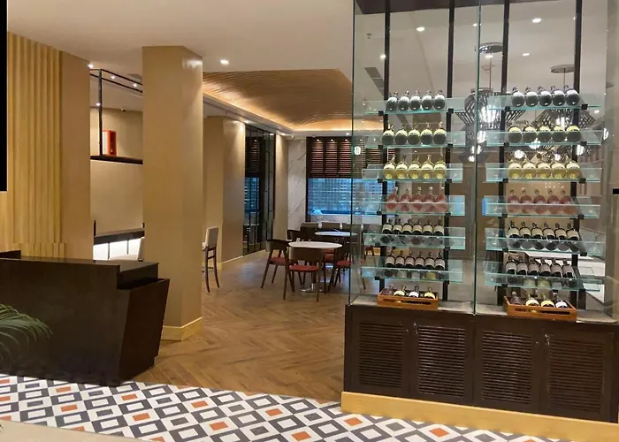 Hotel The Everest