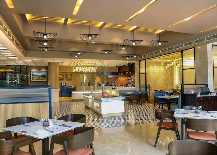 Hotel The Everest 5*