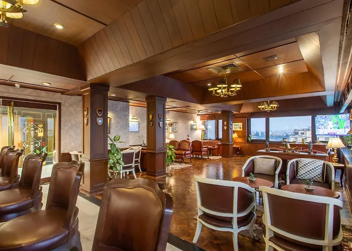 Hotel The Everest 5*