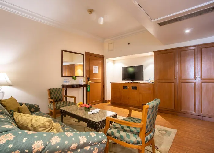 Hotel The Everest 5*