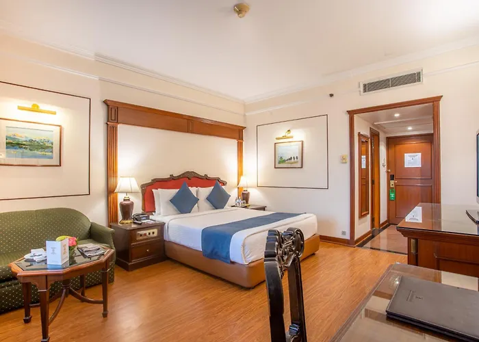 Hotel The Everest