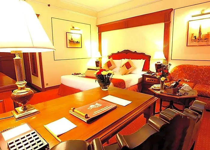 The Everest Hotel 5*