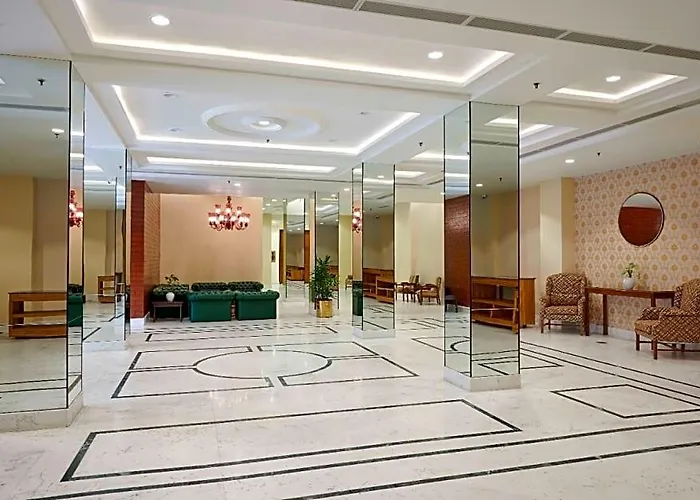 Hotel The Everest