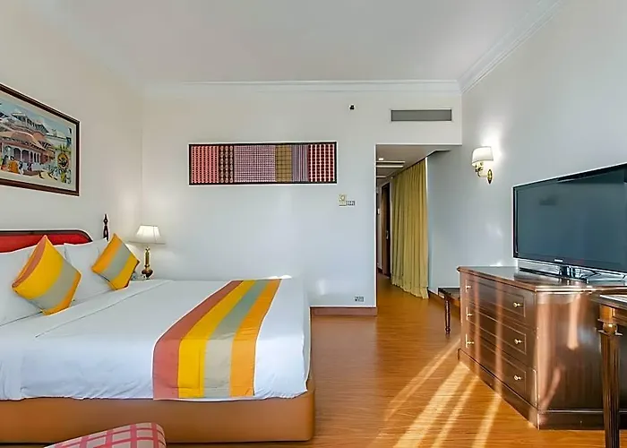 The Everest Hotel 5*
