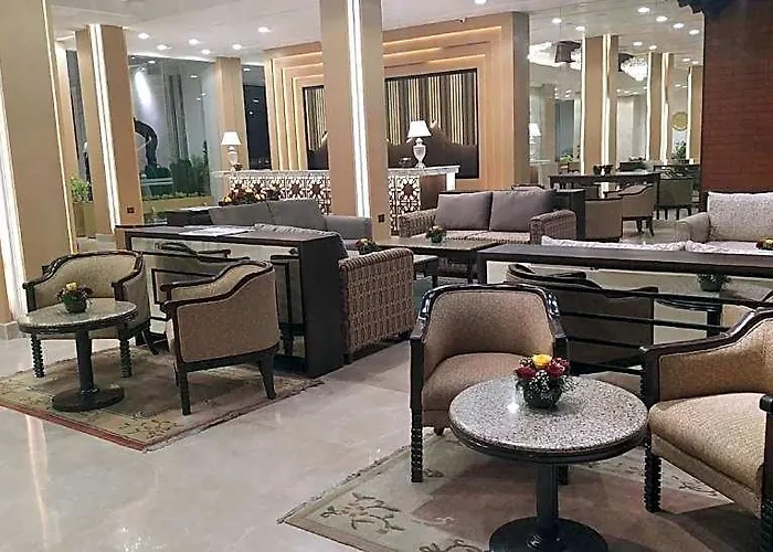 Hotel The Everest 5*