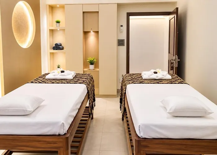 Hotel The Everest 5*