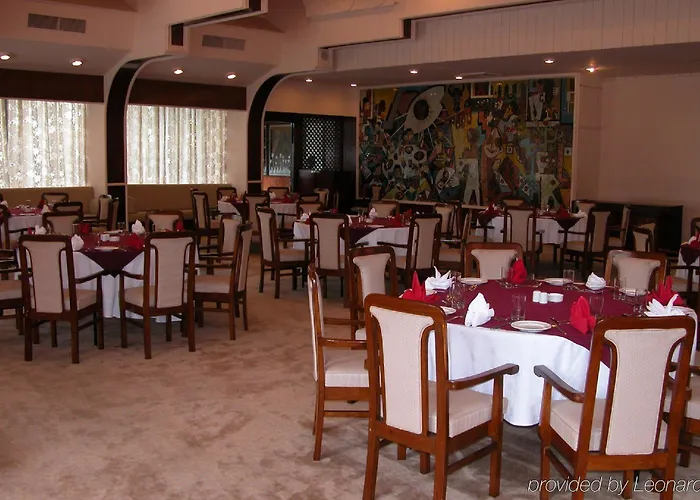 Hotel The Everest 5*