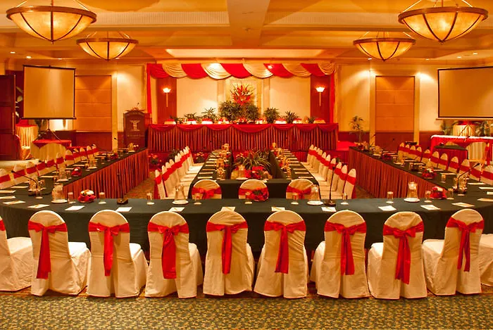 Hotel The Everest 5*
