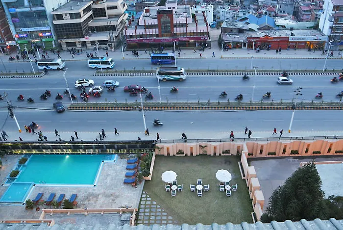 Hotel The Everest 5*