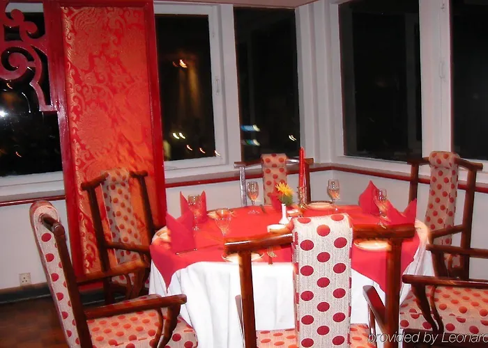 Hotel The Everest 5*