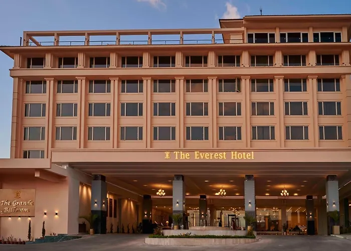 Hotel The Everest