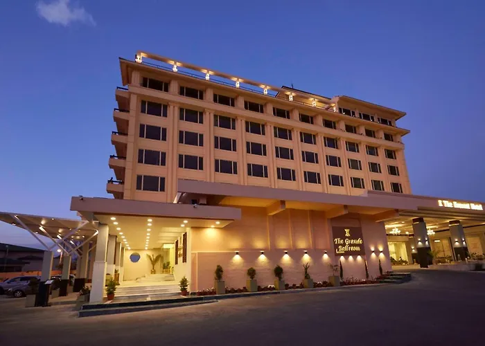 The Everest Hotel 5*