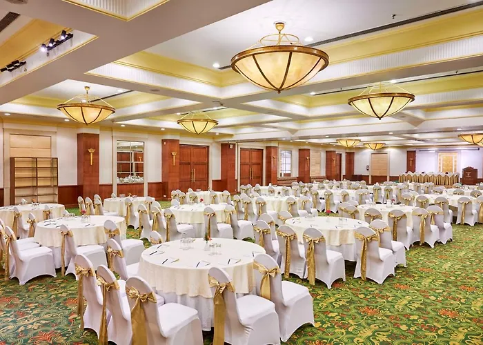 Hotel The Everest 5*