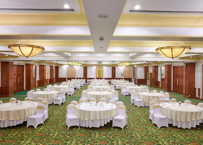 Hotel The Everest