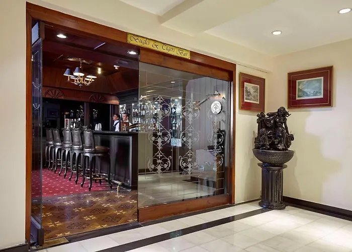 Hotel The Everest 5*